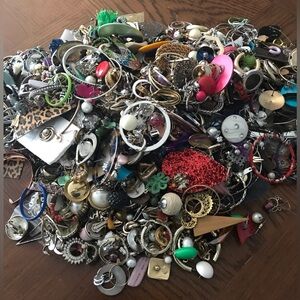 Mystery Craft Modern to Vintage Single Earring Jewelry Lot 5.59 lbs pounds
